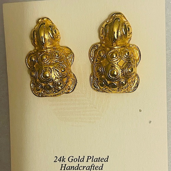 24 karat gold plated turtle earrings hand crafted pierced across the puddle - Picture 1 of 11